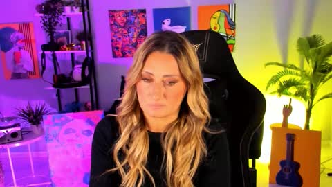 Divine Sarah NONUDE model online show from 10-15-25, 12:27