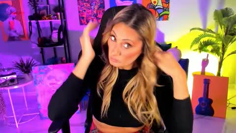 Divine Sarah NONUDE model online show from 10-16-25, 12:17