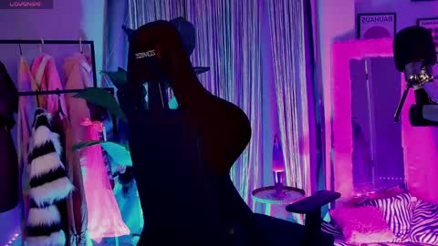 Divine Sarah NONUDE model online show from 04-20-26, 01:58