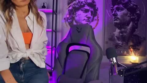 Snapshot of sarahholly chatting on 04-24-26, 01:24 Divine Sarah NONUDE model online show from 04-24-26, 01:24