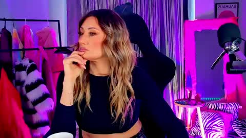 Snapshot of sarahholly chatting on 05-03-26, 12:33 Divine Sarah NONUDE model online show from 05-03-26, 12:33