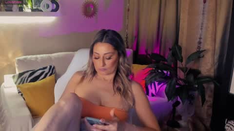 Snapshot of sarahholly chatting on 05-16-26, 04:28 Divine Sarah NONUDE model online show from 05-16-26, 04:28