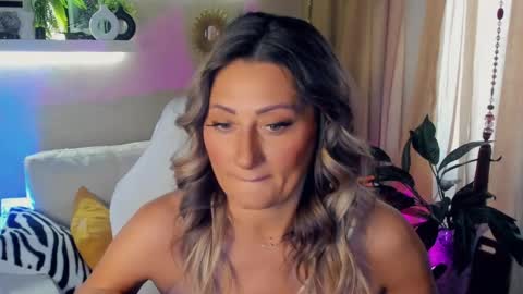 Snapshot of sarahholly chatting on 05-31-26, 09:16 Divine Sarah NONUDE model online show from 05-31-26, 09:16