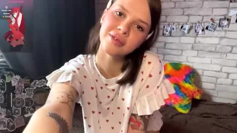Snapshot of sarahhunnye chatting on 03-18-26, 12:36 Sarah online show from 03-18-26, 12:36