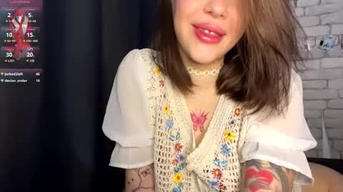 Snapshot of sarahhunnye chatting on 03-25-26, 12:49 Sarah online show from 03-25-26, 12:49