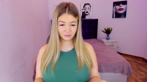 Snapshot of sarahmils chatting on 12-03-24, 03:44 Sarah online show from 12-03-24, 03:44