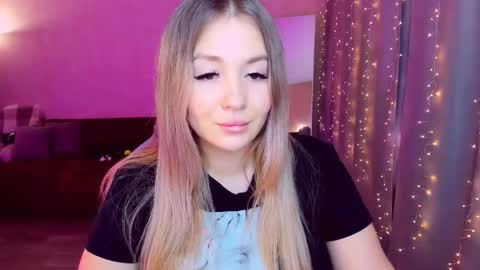 Snapshot of sarahmils chatting on 03-10-25, 09:29 Sarah online show from 03-10-25, 09:29