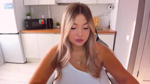 Snapshot of sarahmils chatting on 09-16-25, 01:12 Sarah online show from 09-16-25, 01:12