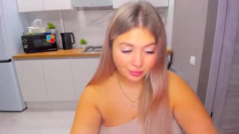 Snapshot of sarahmils chatting on 10-29-25, 02:19 Sarah online show from 10-29-25, 02:19