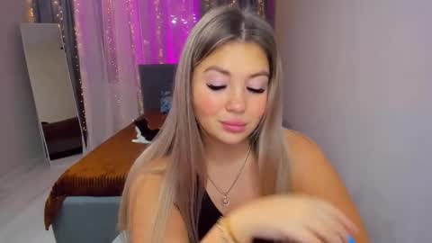 Snapshot of sarahmils chatting on 11-22-25, 07:02 Sarah online show from 11-22-25, 07:02