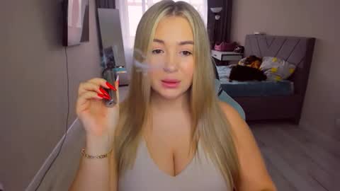 Sarah online show from 03-18-26, 01:47