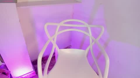 Sarahnovoa  online show from 12-18-25, 12:11