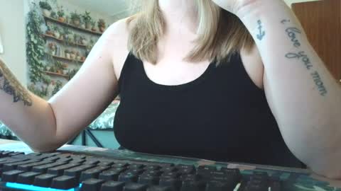 Sarah online show from 06-11-26, 10:41