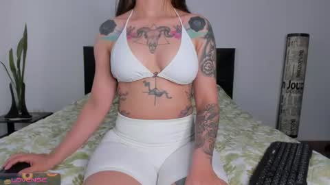 Snapshot of sarahredi chatting on 06-11-26, 10:52 Girl next door online show from 06-11-26, 10:52