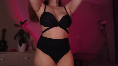 Sarah online show from 10-18-25, 03:24