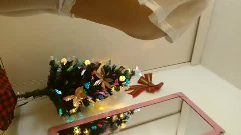 Snapshot of sarahsweetty chatting on 12-23-24, 06:00 Sarah online show from 12-23-24, 06:00