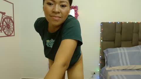 Snapshot of sarahsweetty chatting on 11-21-25, 01:59 Sarah online show from 11-21-25, 01:59