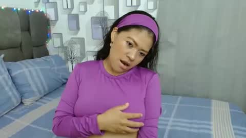 Snapshot of sarahsweetty chatting on 12-22-25, 04:09 Sarah online show from 12-22-25, 04:09