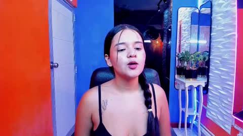 Snapshot of sarai_mv1 chatting on 09-18-25, 08:33 Sarai online show from 09-18-25, 08:33