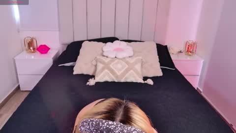 Sara jones   online show from 04-14-26, 04:24