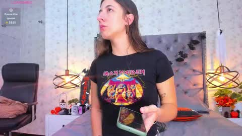 Sara Jonnes online show from 10-26-25, 01:28