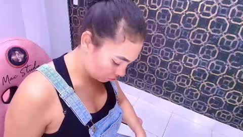 Sara  online show from 02-24-25, 11:54