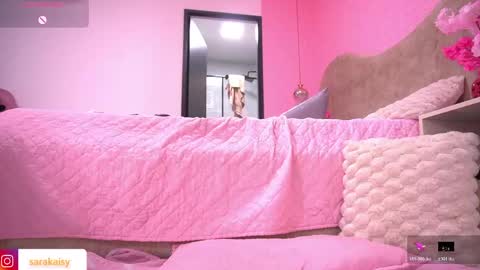 Snapshot of sarak_ chatting on 05-25-26, 12:00 Sara online show from 05-25-26, 12:00