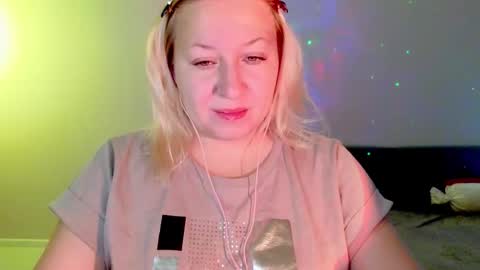 Snapshot of sarakatherin chatting on 10-17-25, 03:53 Sara online show from 10-17-25, 03:53