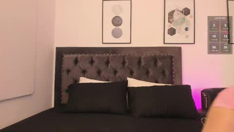 Sara online show from 04-23-26, 01:35