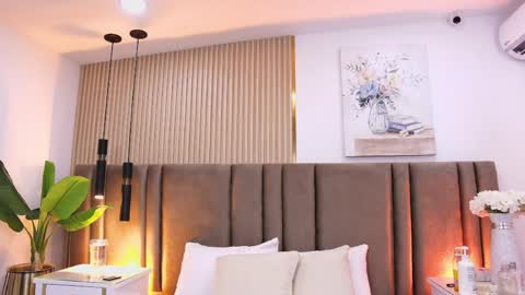 Sara Lugo  online show from 04-01-26, 07:44