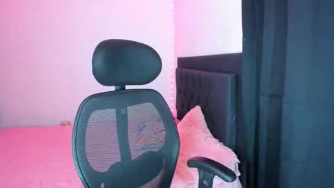 Sara  online show from 12-17-25, 05:57