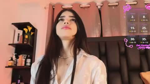 Snapshot of sararoy_ chatting on 06-30-26, 10:11 Sara online show from 06-30-26, 10:11