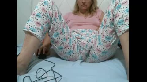 Snapshot of sarasexx33 chatting on 01-21-25, 05:27 sarasexx33 online show from 01-21-25, 05:27