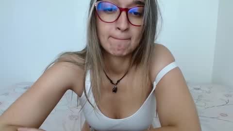 Snapshot of sarasteele chatting on 01-16-25, 02:19 sara online show from 01-16-25, 02:19