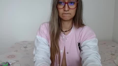 Snapshot of sarasteele chatting on 02-12-25, 10:15 sara online show from 02-12-25, 10:15