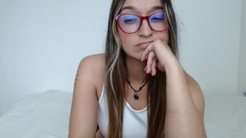 Snapshot of sarasteele chatting on 02-26-25, 08:54 sara online show from 02-26-25, 08:54