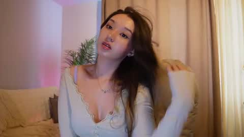 Snapshot of sarasuo chatting on 06-11-26, 03:15 Shara online show from 06-11-26, 03:15