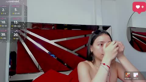 Snapshot of sarawagner_ chatting on 05-12-26, 12:52 online show from 05-12-26, 12:52