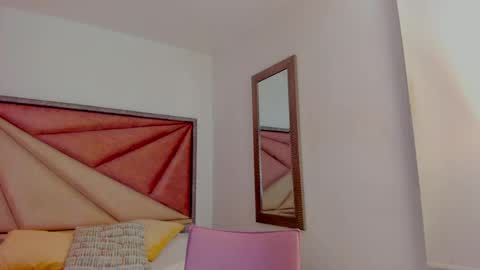 Snapshot of sarawagner_ chatting on 05-13-26, 12:19 online show from 05-13-26, 12:19