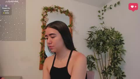 Snapshot of sarawagner_ chatting on 05-28-26, 12:41 online show from 05-28-26, 12:41