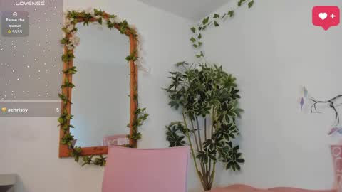 Snapshot of sarawagner_ chatting on 05-29-26, 01:47 online show from 05-29-26, 01:47