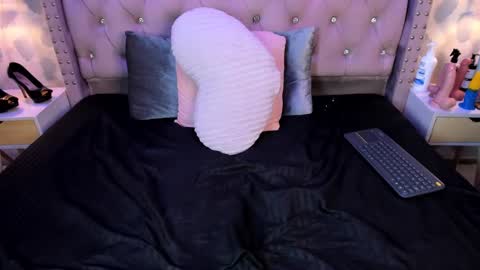 Saray online show from 02-26-25, 02:57