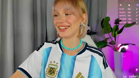 Snapshot of sarilit chatting on 07-06-26, 03:03 Your Selena 3 online show from 07-06-26, 03:03