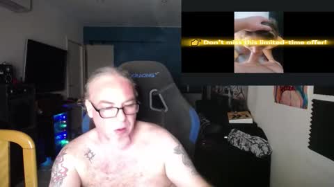 Snapshot of saruandjay chatting on 10-12-25, 10:42 Giselle and Jay online show from 10-12-25, 10:42