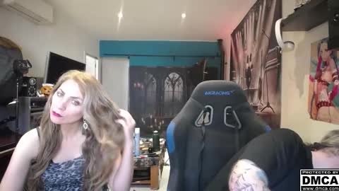 Snapshot of saruandjay chatting on 11-02-25, 09:33 Giselle and Jay online show from 11-02-25, 09:33