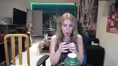 Snapshot of saruandjay chatting on 11-18-25, 09:03 Giselle and Jay online show from 11-18-25, 09:03