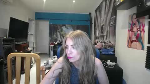 Snapshot of saruandjay chatting on 11-21-25, 11:31 Giselle and Jay online show from 11-21-25, 11:31