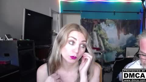 Snapshot of saruandjay chatting on 11-22-25, 11:09 Giselle and Jay online show from 11-22-25, 11:09