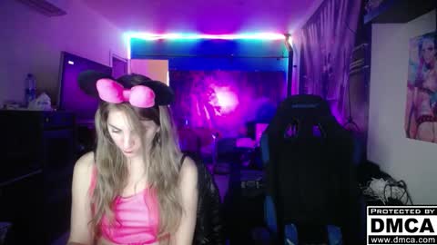 Snapshot of saruandjay chatting on 11-27-25, 08:22 Giselle and Jay online show from 11-27-25, 08:22