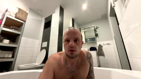 Snapshot of sash335 chatting on 10-22-25, 03:12 Men37 online show from 10-22-25, 03:12